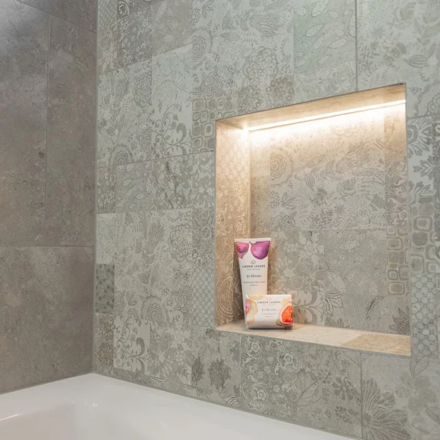 ✨ Signore Elite Perla Deco ✨

The Signore Elite Perla Deco tile brings a sophisticated patchwork of soft greys and warm browns to life, with intricate patterns and prints woven throughout each piece.

Perfect for creating stunning internal feature walls and statement floors, this design adds character, texture, and undeniable charm to any space.

Thank you to @tilemaxchristchurch for capturing the beauty of this collection so perfectly! 🤍

www.tilemax.co.nz
 #tilemaxnz #nzownedandoperated #getthelook #style #inspo #FeatureWall #InteriorDesign #PerlaDeco #HomeGoals